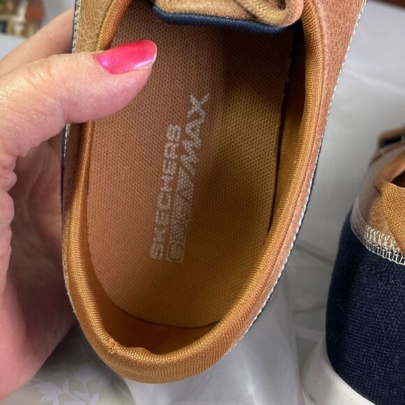 Skechers size 9.5 Woman’s GOwalk Lite- Isla boat shoes canvas leather - Picture 5 of 10